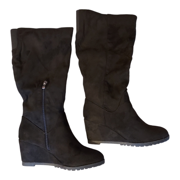 Journee NWT Black Suede Parker Wedge Boots Size 8 - Picture 5 of 9